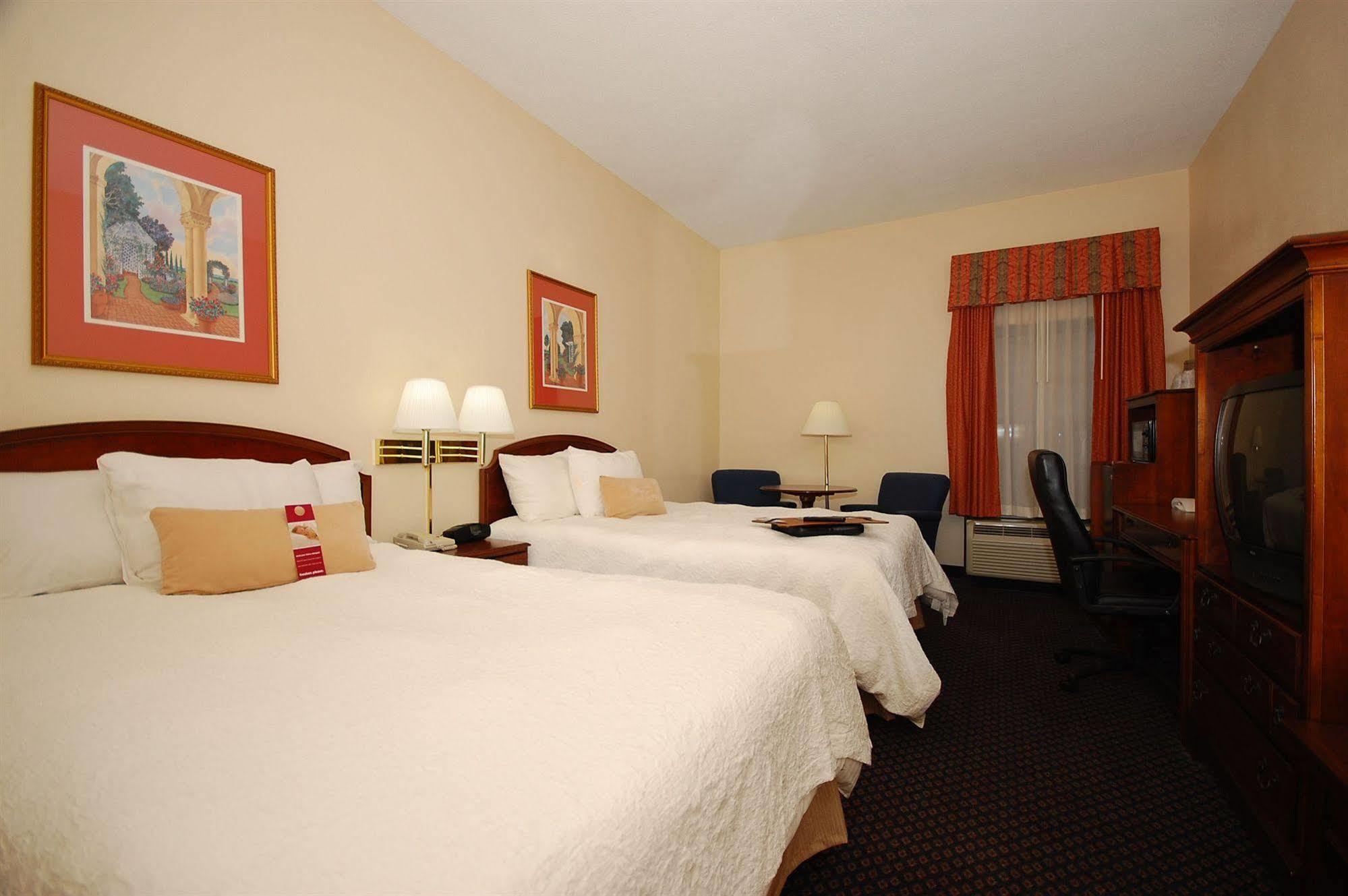 Hampton Inn Petersburg-Fort Gregg Adams מראה חיצוני תמונה